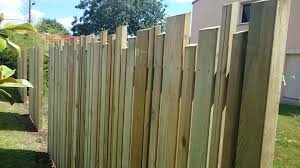 Les avantages et inconvénients du bois pour votre abri de jardin en belgique. Epingle Par David Gehrman Sur Separatif Jardin Barriere Bois Jardin Palissade Bois Cloture Bois