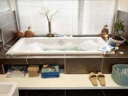 Vielleicht hast du aber recht und in dem fall, wo die. Badewanne Unter Fenster In Dachschraege Badezimmer Dachschrage Modernes Badezimmerdesign Landliche Badezimmer