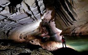 Gua ini bernama hang son doong. Abadikan Nama Isteri Di Dasar Gua Whiterock Mulu Sarawak