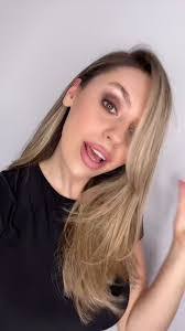 Hollie Barnes's Instagram, Twitter & Facebook