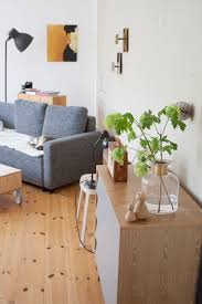 Wer jedoch überlegt, das sofa vor die heizung zu stellen, um das unschöne weiße gerät zu verbergen, sollte es sich schleunigst. Schrag Ins Wohnzimmer Reingelinst Wohnzimmer Kom