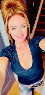 Hi Chrissy, you're very beautiful. I'm JR in Fort Lauderdale Florida. Where  is the Princess live?