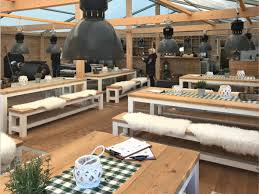 Die möbel der stuhlfabrik schnieder sind überall dort zuhause, wo gesessen und gegessen wird. Gastronomie Referenzen 39 Bauholzmobel Timber Classics