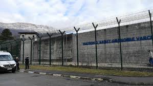 Covid 19 Le Confinement Double Peine Par Les Detenus Place Gre Net