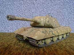 It features a massive 170mm gun and some heavy frontal armour to go with it. Panzerkampfwagen E 100 Wikipedia