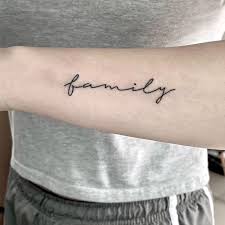 Familia is a spanish word and its meaning is family. 42 Heart Warming Family Tattoos And Meaning Our Mindful Life 2021