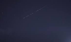 Starlink znowu nad polską, oto kiedy zobaczymy satelity elona muska aktualizacja. Kosmiczny Pociag Powraca Nad Polske Polskie Radio Lublin