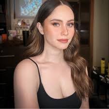 Angeline Castor's Instagram, Twitter & Facebook