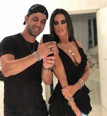 De ce vorbim de adopţie? Oana ZÄƒvoranu È™i Alex Ashraf IÈ™i Doresc Doi Copii È™i Au FÄƒcut AnunÈ›ul Cel Mare Copilul NumÄƒrul 1 E Pe Vine Galerie Foto Galerie Foto Stiri Vedete Si Evenimente Viva Ro