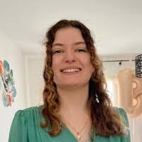 Florence Schweitzer's Instagram, Twitter & Facebook