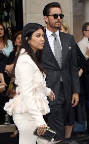 Kourtney Khloe Kendall Arrive At Kimye S Pre Wedding Dinner Kourtney Kardashian Kim Kardashian And Kanye Kardashian Wedding