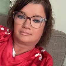 Sat with my 11year old daughter who says she's going to hit her head  against the wall as she can't get to sleep 😒 is heart breaking 💔 and all  the doctors