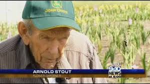 95 Years Old and Without Arms, Man Grows Amazing Flower Garden