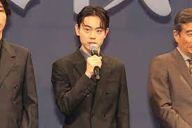 菅田将暉 舘ひろしらベテラン陣から 天才的演技 と絶賛の嵐 すごいな 今日の俺 映画ニュース 映画 com 菅田 将 暉 舘 映画