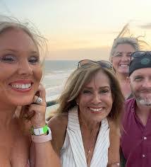 Maureen Homan's Instagram, Twitter & Facebook