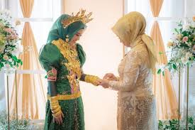Part 2 lamaran betawi rahma doni tunggu part selanjutnya ya #lamaran #betawi #cyberlink budaya betawi kemanggisan dalam acara lamaran keluarga besar h.m.zein h.saili dengan. Mengenal Ragam Tradisi Lamaran Adat Di Indonesia Bridestory Blog