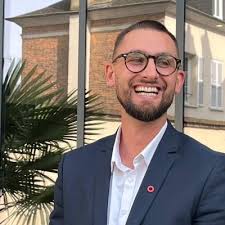 Comment j'ai transformé mes ventes immobilières en écoutant vraiment mes  clients plutôt qu'en parlant Quand j'ai commencé en 2014, j'étais comme la  plupart des agents immobiliers. Je parlais…