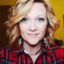 Amanda Cain's Instagram, Twitter & Facebook