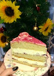 SOLD OUT 4 cakes for £10 until 2:30!!! Just to shift the remaining stock  (which isn't much!). We have; 1 x Candy Cane Birthday Cake 2 x Red Velvet  Cake 5 x