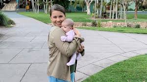 The multitalented irwin released an exercise video, bindi kidfitness, and even launched her own clothing. Drei Irwin Generationen Bindi Teilt Niedliches Familienbild Promiflash De