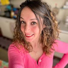 Chi eri, chi sei e chi sarai sono tre persone differenti! Chi eri ti ha  insegnato ad essere la persona che sei oggi, ció che farai oggi ti renderà  la persona di