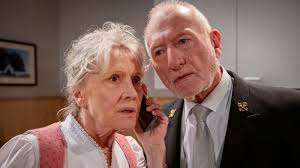 „Sturm der Liebe“: Hildegard und Alfons nehmen diesen Neuzugang mit Freude  auf!