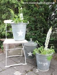 Vintage Eimer Zinkeimer Im Shabby Chic Ein Designerstuck Von Weiss Und Mehr Bei Dawanda Vorgarten Ideen Garten Deko Garten