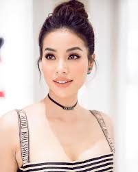 Muốn xinh đẹp và nổi bật hơn, hãy nhìn cách Phạm Hương trang điểm mà học tập