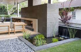 Penambah kesegaran dan keindahan dari sebuah rumah adalah taman, baik taman depan atau belakang (atau samping dan bahkan dalam rumah). 6 Inspirasi Taman Kolam Minimalis Belakang Rumah Membawa Kedamaian Bagi Penghuni