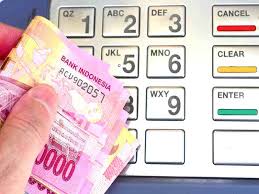 Bei welcher bank zahlst du wie viel? Kreditkarte Geld Abheben Und Geld Wechseln In Indonesien