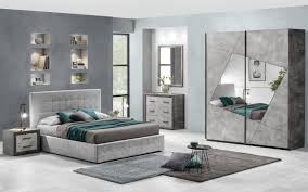 La soluzione pratica e sobria · eleonora: Diana Camera Da Letto Dal Design Originale E Di Carattere Essa Include Armadio A 2 Ante Scorrevoli Con Specchio A Rombo 2 Comodini A 2 Cassetti Specchiera E Como A 3 Cassetti Nella