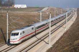 Cfr călători a pus în vânzare bilete de tren pentru viena la preț de 39 de euro, aproximativ 190 de lei. IntrÄ In CirculaÈie Trenurile InternaÈionale Ce Au Ca DestinaÈie Budapesta Èi Viena IatÄ Programul Ziarul Romanesc Austria