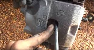 Untuk kereta auto, kaki kiri tak berfungsi berbanding kaki kanan untuk menekan pedal brek dan pedal minyak. Cara Menukar Brake Pad Myvi Sendiri Kinongaraj