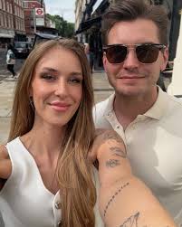 Super fans 🍔🫶 Malina loved her lunch so much she got it tattooed