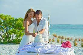 We Are Happy To Arrange You Renewal Of Vows Honeymoon Specials Wedding Anniversaries At Holiday Island Res Honeymoon Special Maldives Holidays Island Resort