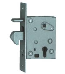 Da bricoman trovi prodotti tecnici professionali per la casa e la collettivitàtelecomando per cancelli scs. Serratura A Gancio Una Mandata E Mezzo Giro Con Cilindro Per Porte E Cancelli Scorrevoli 77 Ql