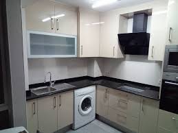 Los muebles de cocina tienen unas medidas bastante estándar, aunque también ofrecen una enorme variedad de módulos para realizar todo tipo de composiciones. Cocina En Formica Color Beige Muebles A Medida Raulsan Facebook