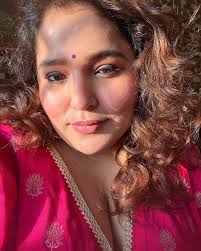 I can't believe that I've put this song for myself but Kya karu yaar it  just fits so bloody well ☺️