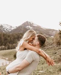 Relaxed and Sweet Spring Engagement Session