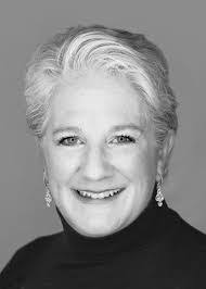 Julie Hash's Instagram, Twitter & Facebook