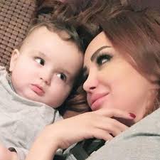 توفيت الممثلة السورية دينا هارون، اليوم الاثنين، في مستشفى الأسد الجامعي في دمشق، بعد معاناة مع مرض تضاربت الروايات بشأنه خلال الأيام الماضية. Ø¥Ù„Ù‰ Ù‡Ø°Ø§ Ø§Ù„Ù…ÙƒØ§Ù† ÙƒØ§Ù†Øª Ø¯ÙŠÙ†Ø§ Ù‡Ø§Ø±ÙˆÙ† ØªÙ†ÙˆÙŠ Ø¥Ø±Ø³Ø§Ù„ Ø·ÙÙ„Ù‡Ø§ Ù„ØªÙ†Ù…ÙŠØ© Ù…ÙˆÙ‡Ø¨ØªÙ‡ Ù…Ø¬Ù„Ø© Ø³ÙŠØ¯ØªÙŠ