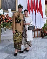 We did not find results for: Mengenal Gagahnya Pakaian Adat Sasak Yang Dipakai Presiden Jokowi