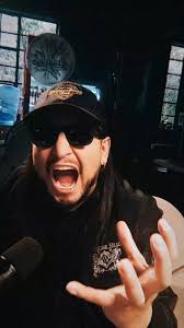 Nos metimos a @casaclubwetwet con @perpetualwarfare para capturar parte de  sus memorias en la industria, en un video podcast potente y sin censura.,  ¿quieres algo así? ¡Escríbenos!