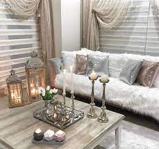 En değerli parçanızı orta sehpanızın merkezine yerleştirebilirsiniz. Orta Sehpa Dekorasyonu Nasil Olmali Ev Gezmesi