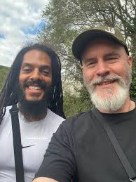 An unexpected meeting with @bobbyvylan 🙏🏻👊🏻🇵🇸