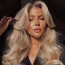 Ashleigh Hocking's Instagram, Twitter & Facebook