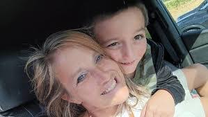 Nicole Hostetter's Instagram, Twitter & Facebook