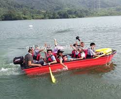 fishing canoe,big fishing boat,rescue