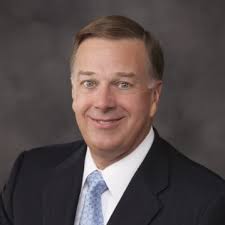 Hay cosas que llegan tarde… pero llegan! Después de 4 años de defender mi  tesis doctoral en plena pandemia, al fin la ceremonia de título!  Oficialmente Doctora en Management ☺️ Gracias Hugh