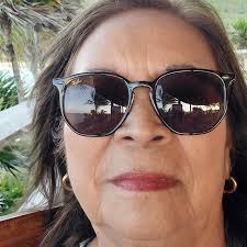 Honra a tu padre y a tu madre, para que se prolonguen tus días sobre la  tierra que el Señor tu Dios te da. Conoce más en: https://bit.ly/35Rur2X  Art: Soosh